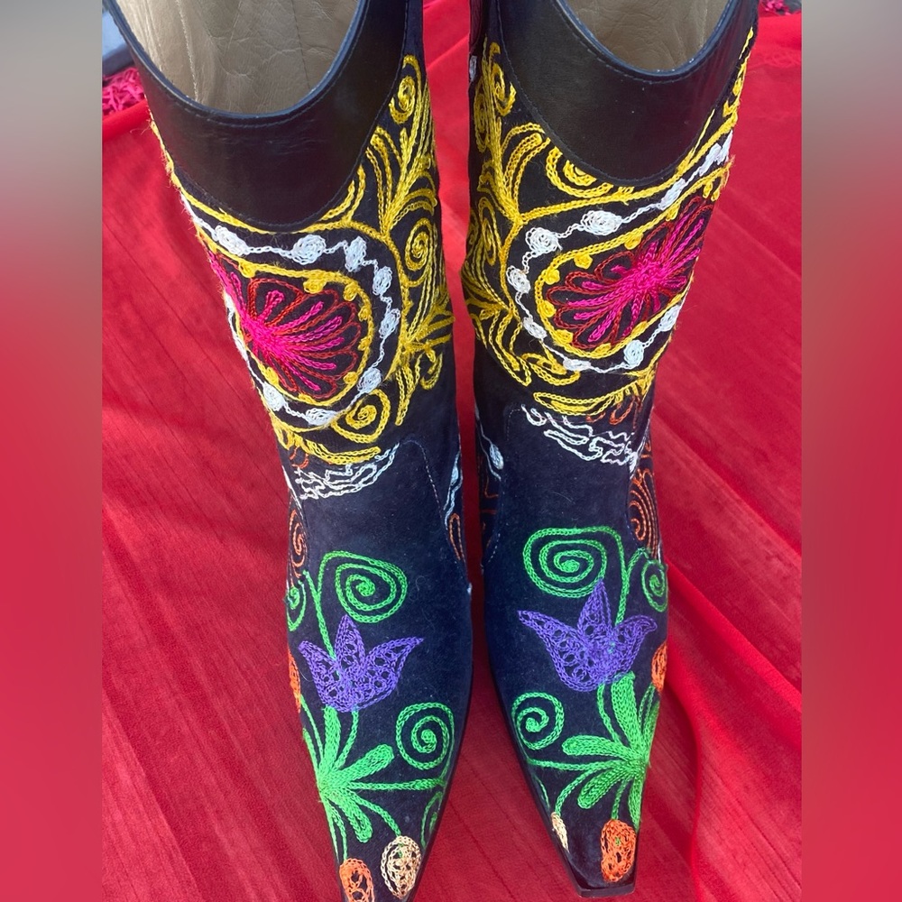 Embroided Suzani Western Boots 9.5